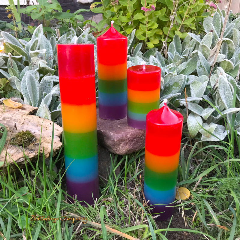 Regenbogenkerzen und Chakrakerzen – handgemachte Kerzen in bunten Farben