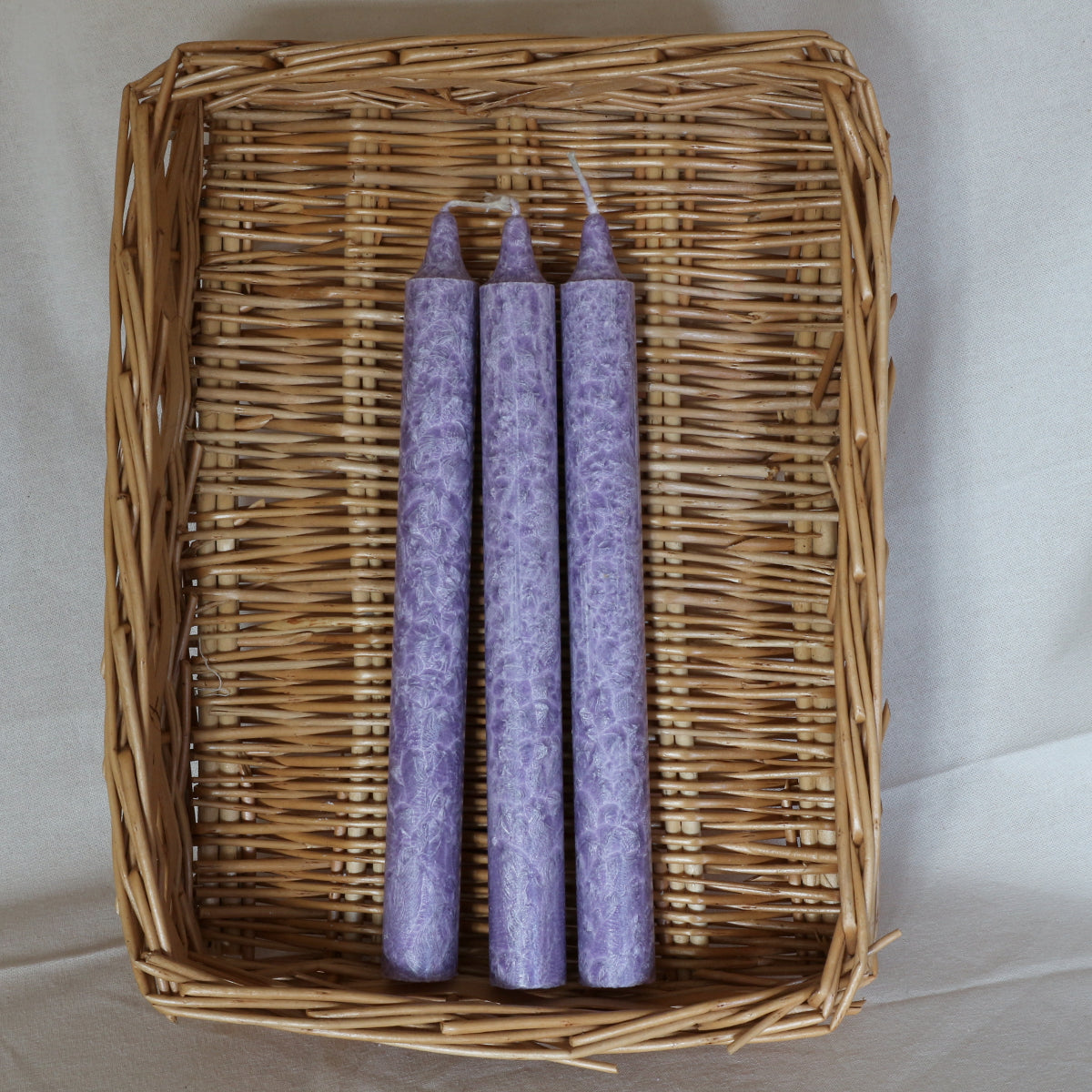 3 Lavendel Duftkerzen aus Pflanzenwachs in der Farbe lila