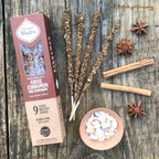 Anis Zimt Weihrauch Räucherstäbchen, Anis Cinnamon Olibanum von Sagrada Madre, mit Sternanis und Weihrauchharz dargestellt