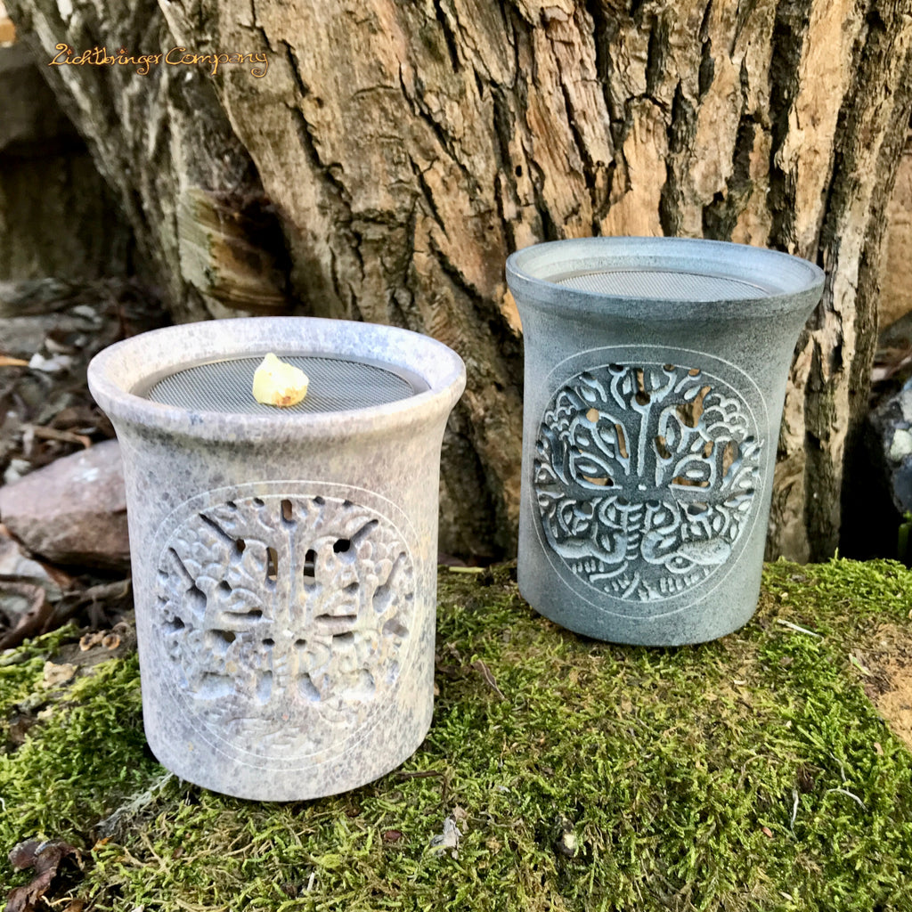Räucherstövchen Lebensbaum aus Speckstein, mit Räucherwerk auf dem Edelstahlsieb, in 2 Farbvarianten
